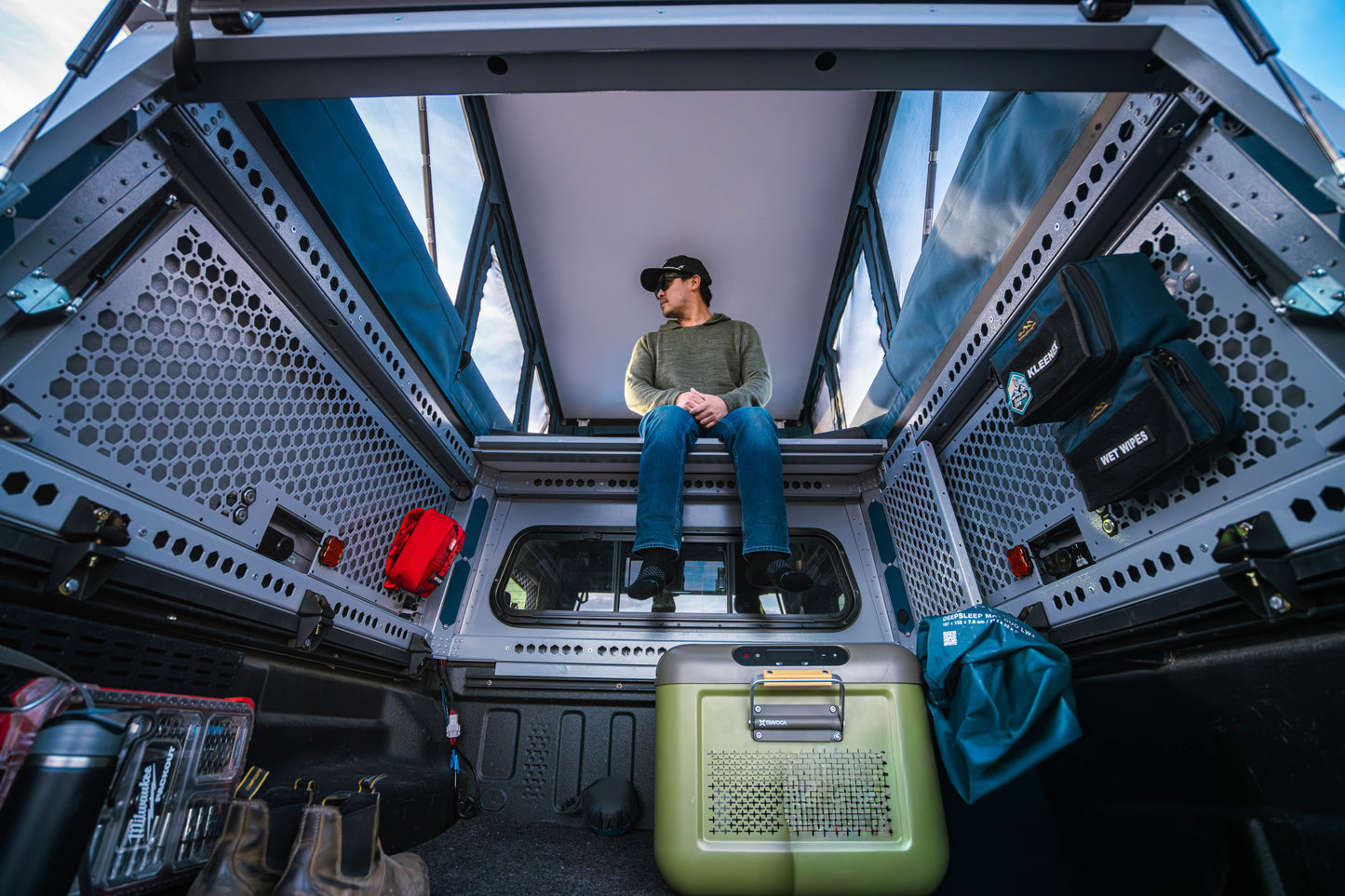 Apollo Electric Locking Truck Camper