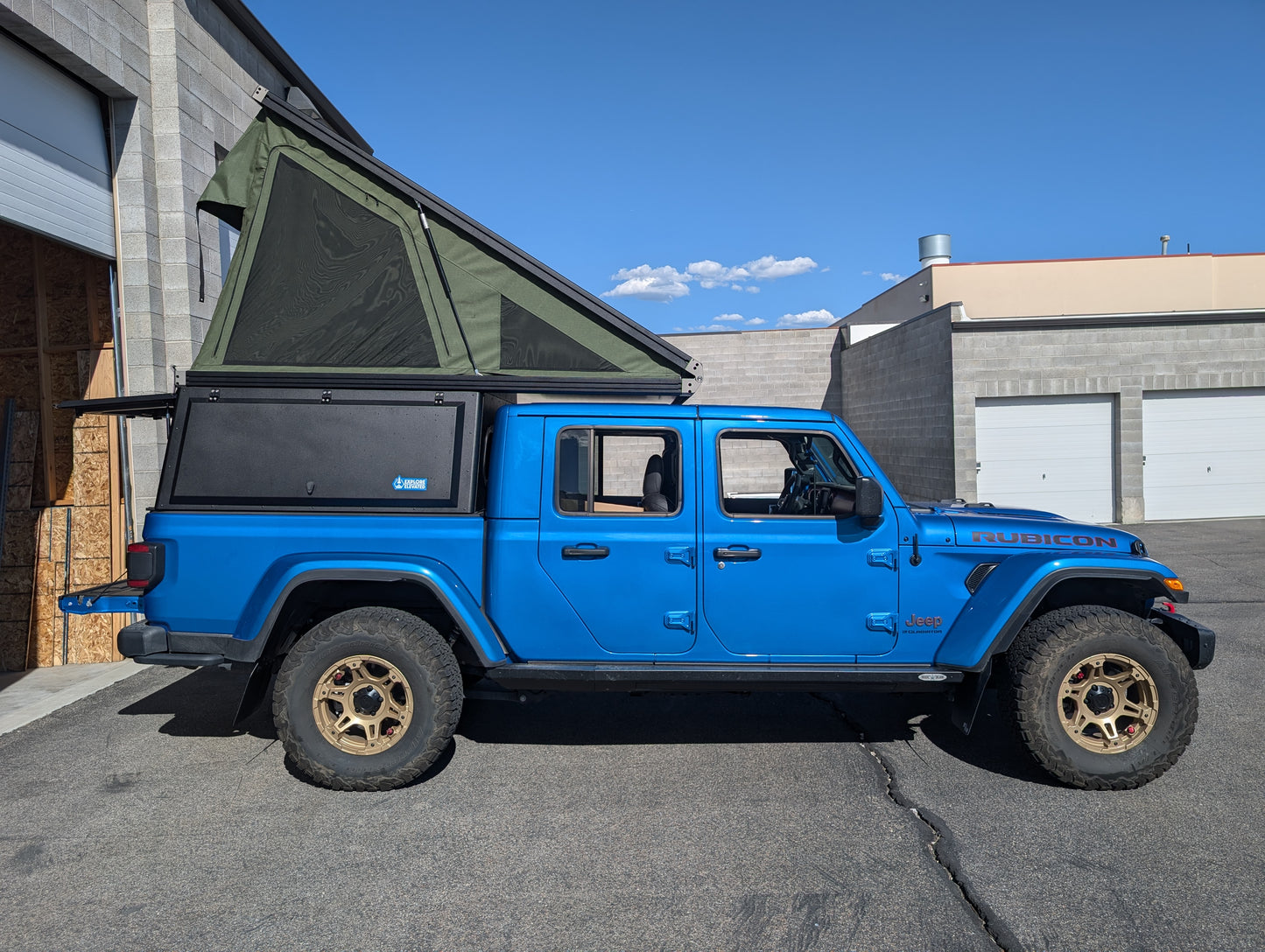 Electric Locking Truck Top Camper